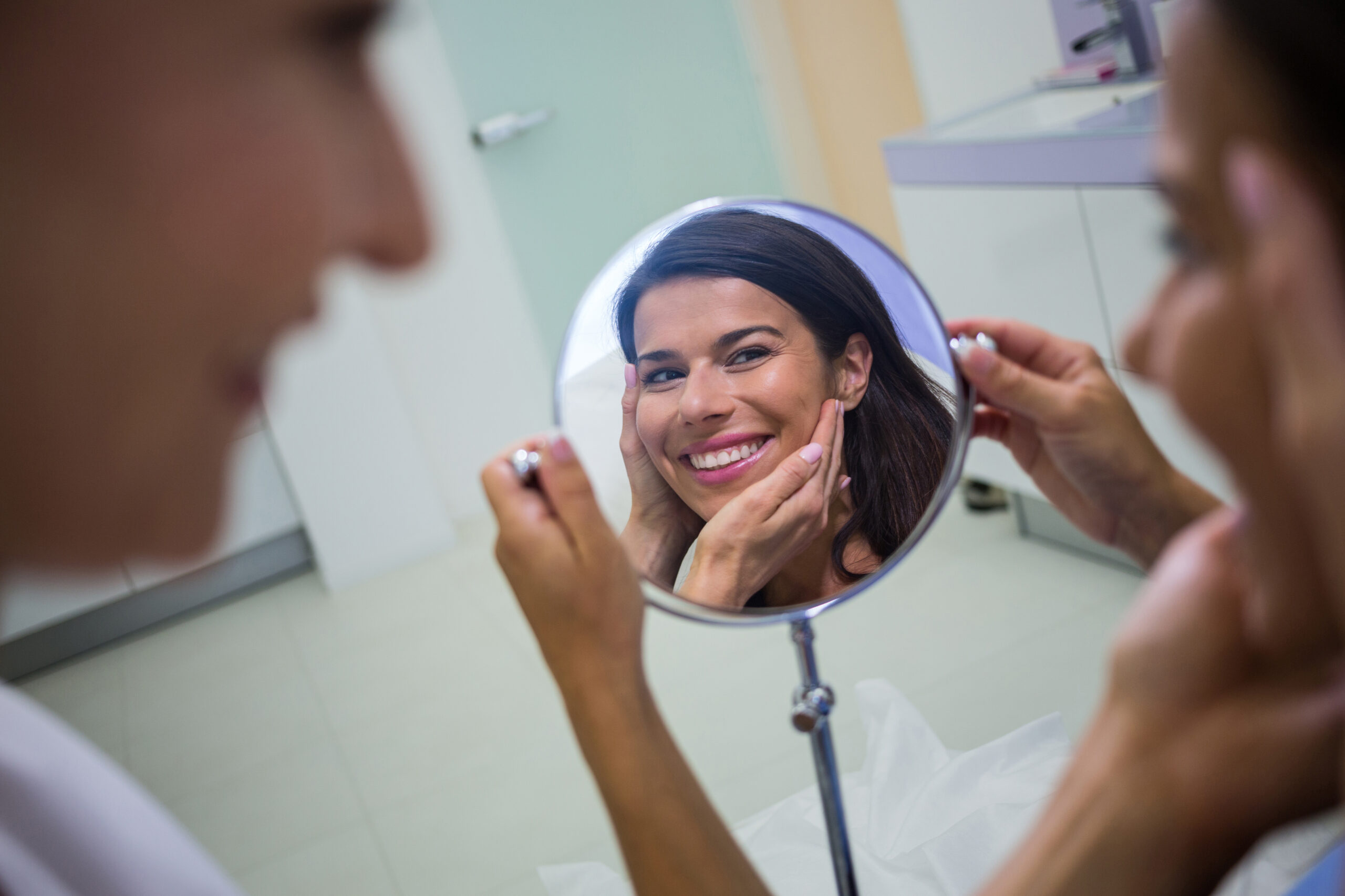 Harmonização facial e odontologia estética quando combinar os tratamentos